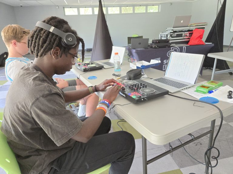 SquareKnotKids-DJ-Camp-Teens-2025 (23)