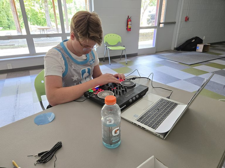 SquareKnotKids-DJ-Camp-Teens-2025 (6)